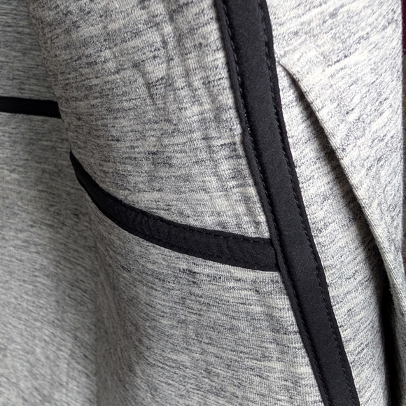 Lululemon Sculpt Hooded Vest Size 6 Grey Black Reversible Zip-Up EUC - Picture 9 of 12